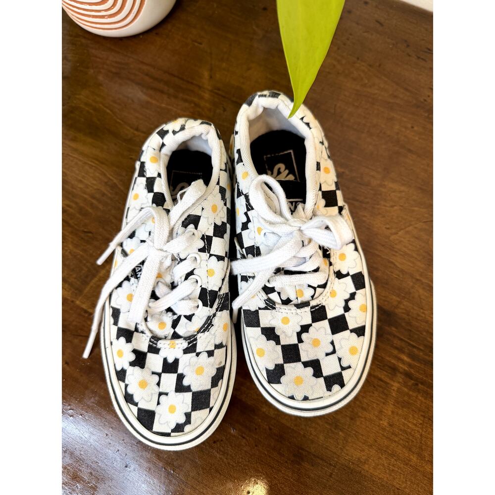 Vans Toddler Floral Checkerboard Sneakers | Daisy Print Lace-Up Shoes - Picture 5 of 6